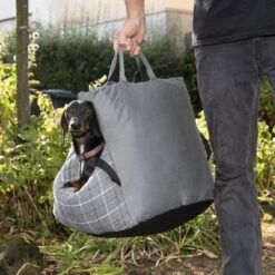 TIAKI Portable Car Seat Sleep & Travel L 50 X W 42 X H 42 Cm 23 TIAKI Portable Car Seat Sleep & Travel L 50 X W 42 X H 42 Cm -Zoo Plus 292196 tiaki autositz fg 4309 3 5