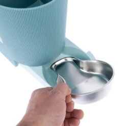 TIAKI Light Blue Food And Water Dispenser Up To 1.3kg Dry Food & 3L Water -Zoo Plus 302396 tiaki wasser und futterspender fg 6119 7 1
