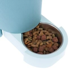 TIAKI Light Blue Food And Water Dispenser Up To 1.3kg Dry Food & 3L Water -Zoo Plus 302396 tiaki wasser und futterspender fg 6124 0 1
