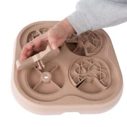 TIAKI Intelligence Toy Slow Feed Puzzle L 34.8 X W 34.8 X H 5.7 Cm -Zoo Plus 307596 intelligenzspielzeug slow feed puzzle fg 5015 6