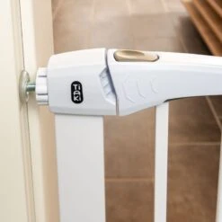 TIAKI White Dog Gate With 7 Cm Extension Height 76 Cm, Width 75 To 82 Cm 16 TIAKI White Dog Gate With 7 Cm Extension Height 76 Cm, Width 75 To 82 Cm -Zoo Plus 334597 tiaki dog gate white fg 8192 7