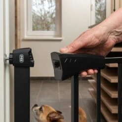 TIAKI Black Dog Gate With 7 Cm Extension Height 76 Cm, Width 75 To 82 Cm -Zoo Plus 334696 tiaki dog gate black fg 8129 0