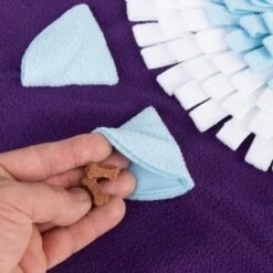 TIAKI Sniffer Mat Geometric Shapes L X W X H) 70 X H 1 Cm -Zoo Plus 374999 tiaki 70cm sniffing mat fg 3031 1