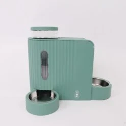 TIAKI PERFECT FIT Food And Water Dispenser Up To 1.3kg Dry Food & 3l Of Water -Zoo Plus 380698 tiaki futter und wasserspender perfect fit hs 01 1