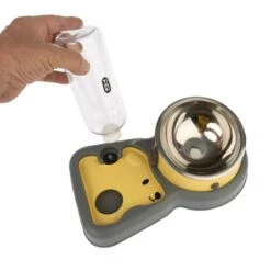 TIAKI Food And Water Dispenser 2-in-1 200ml Bowl & 500ml Bottle 21 TIAKI Food And Water Dispenser 2-in-1 200ml Bowl & 500ml Bottle -Zoo Plus 383934 tiaki feed and waterdispenser 2in1 fg 4554 9