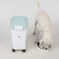 TIAKI Food Container 40 Litres -Zoo Plus 448596 dog fg 6045 9