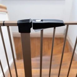 TIAKI Brown Dog Gate With Side Panel 78 X 77 - 103cm (H X W) -Zoo Plus 463505 tiaki brown dog gate fg 0552 0