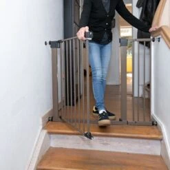 TIAKI Brown Dog Gate With Side Panel 78 X 77 - 103cm (H X W) -Zoo Plus 463505 tiaki brown dog gate fg 0617 8