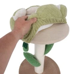 TIAKI Nature Blossom Scratching Tree Light Green -Zoo Plus 481735 tiaki nature blossom green fg 4196 3