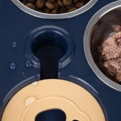 TIAKI Triple Feeder With Water Dispenser 2 X 200ml -Zoo Plus 486196 tiaki triple feeder fg 4777 4