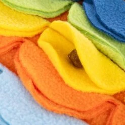 TIAKI Rainbow Fish Sniffing Mat Approx. 48 X 25cm (L X W) -Zoo Plus 539597 tiaki rainbow fish sniffing mat fg 0661 4