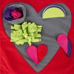 TIAKI Heart Sniffing Mat 50 X 50 Cm (L X W) -Zoo Plus 561405 tiaki heart sniffing mat fg 0669 7