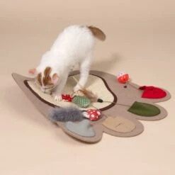 TIAKI Pawprint Interactive Mat For Cats 1 Mat 31 TIAKI Pawprint Interactive Mat For Cats 1 Mat -Zoo Plus 586398 tiaki footprint cat interactive mat cat fg 2659 0