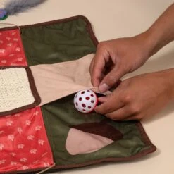 TIAKI Autumn Interactive Play Mat For Cats 1 Mat 35 TIAKI Autumn Interactive Play Mat For Cats 1 Mat -Zoo Plus 586399 tiaki cat autumn interactive mat fg 1893 0