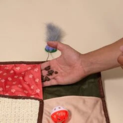 TIAKI Autumn Interactive Play Mat For Cats 1 Mat 26 TIAKI Autumn Interactive Play Mat For Cats 1 Mat -Zoo Plus 586399 tiaki cat autumn interactive mat fg 1899 1