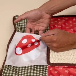 TIAKI Autumn Interactive Play Mat For Cats 1 Mat 28 TIAKI Autumn Interactive Play Mat For Cats 1 Mat -Zoo Plus 586399 tiaki cat autumn interactive mat fg 1900 6