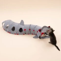 TIAKI Shark Cat Tunnel 100 X 23 X 21 Cm (L X W X H) -Zoo Plus 589032 tiaki shark cat tunnel cat fg 3724 2