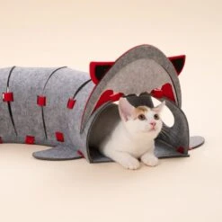 TIAKI Shark Cat Tunnel 100 X 23 X 21 Cm (L X W X H) -Zoo Plus 589032 tiaki shark cat tunnel cat fg 3739 1