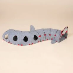 TIAKI Shark Cat Tunnel 100 X 23 X 21 Cm (L X W X H) -Zoo Plus 589032 tiaki shark cat tunnel fg 3410 5