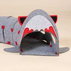 TIAKI Shark Cat Tunnel 100 X 23 X 21 Cm (L X W X H) -Zoo Plus 589032 tiaki shark cat tunnel fg 3416 0