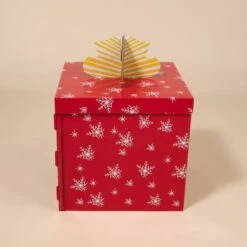 TIAKI Red Gift Box Scratching Furniture 37.5 X 37.5 X 50 Cm (L X W X H) -Zoo Plus 596105 tiaki red giftbox scratcher fg 1868 8