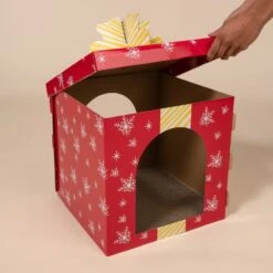 TIAKI Red Gift Box Scratching Furniture 37.5 X 37.5 X 50 Cm (L X W X H) -Zoo Plus 596105 tiaki red giftbox scratcher fg 1873 2