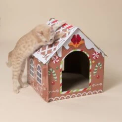 TIAKI Gingerbread House For Cats 37 X 36 X 40.5 Cm (L X W X H) -Zoo Plus 596107 tiaki gingerbread house cat fg 0416 8